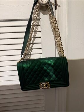 Quilted Emerald Green Chain Shoulder Bag
Chanel Replica